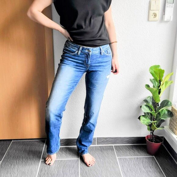 Silver Jeans Suki Straight Leg Lightly Distressed Denim Faded Blue Wash Jeans 26 - Picture 1 of 12